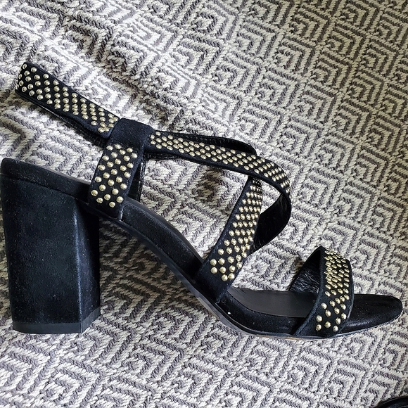 Staccato Heel - Picture 3 of 6